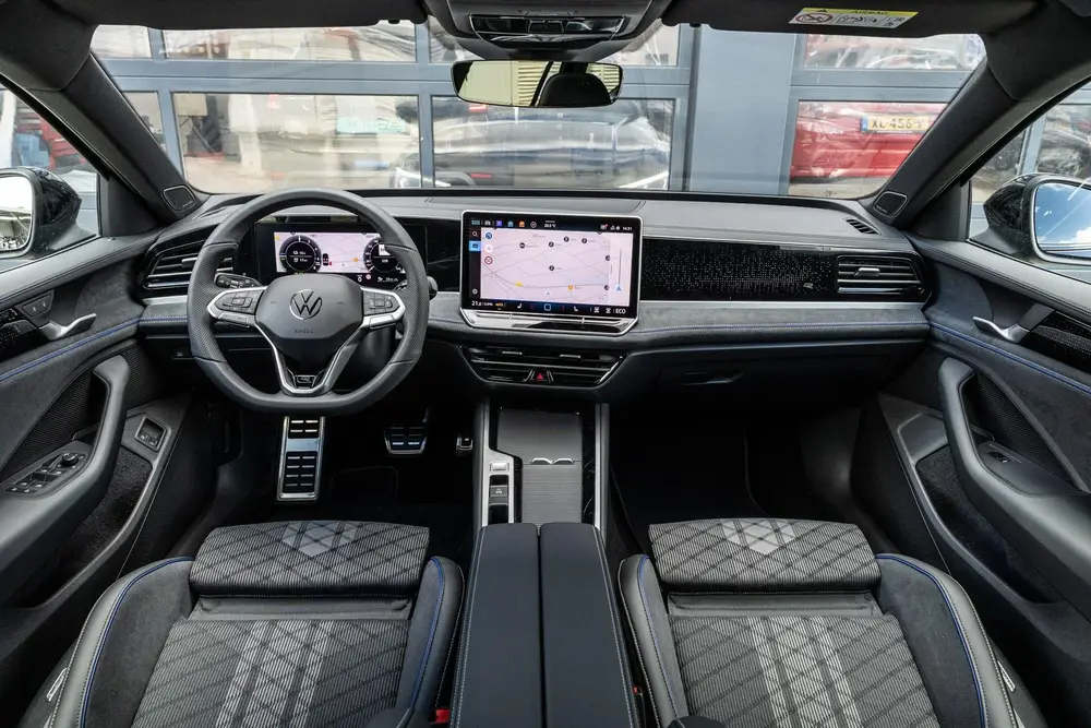 Volkswagen Passat Variant 1.5 eHybrid DSG 204pk R-Line Editi uit 2026, foto 5