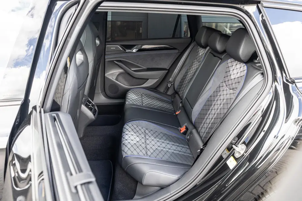 Volkswagen Passat Variant 1.5 eHybrid DSG 204pk R-Line Editi uit 2026, foto 6