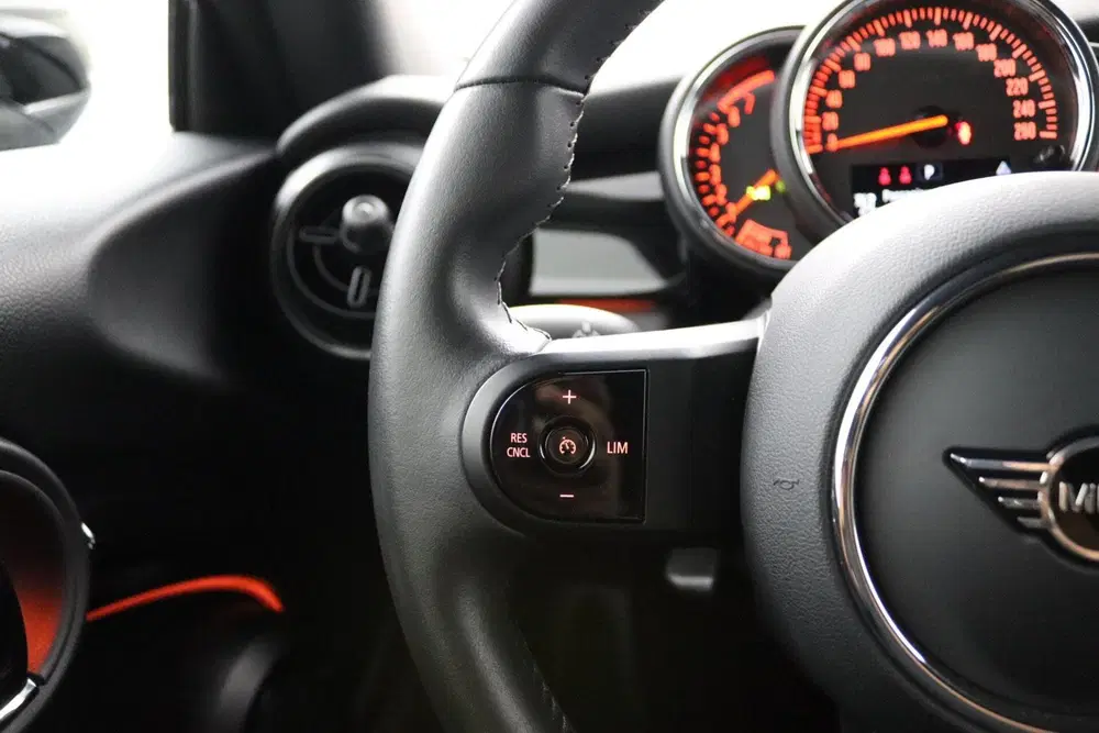 Mini Cooper 1.5 Cooper Classic zwart automaat uit 2023, foto 16