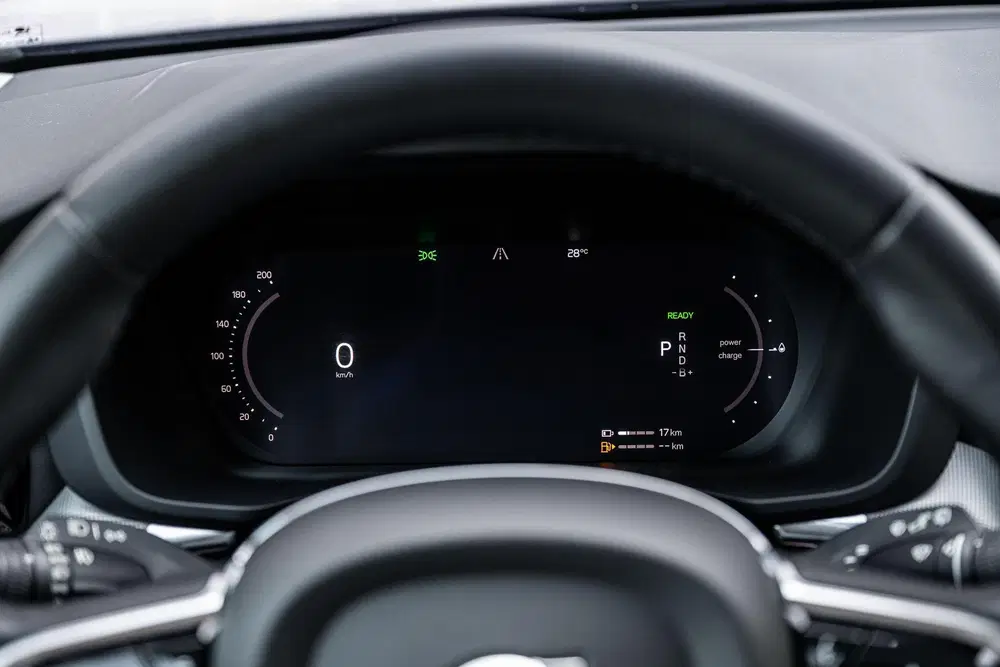 Volvo XC60 2.0 T6 Plug-in hybrid AWD Plus Dark uit 2022, foto 14