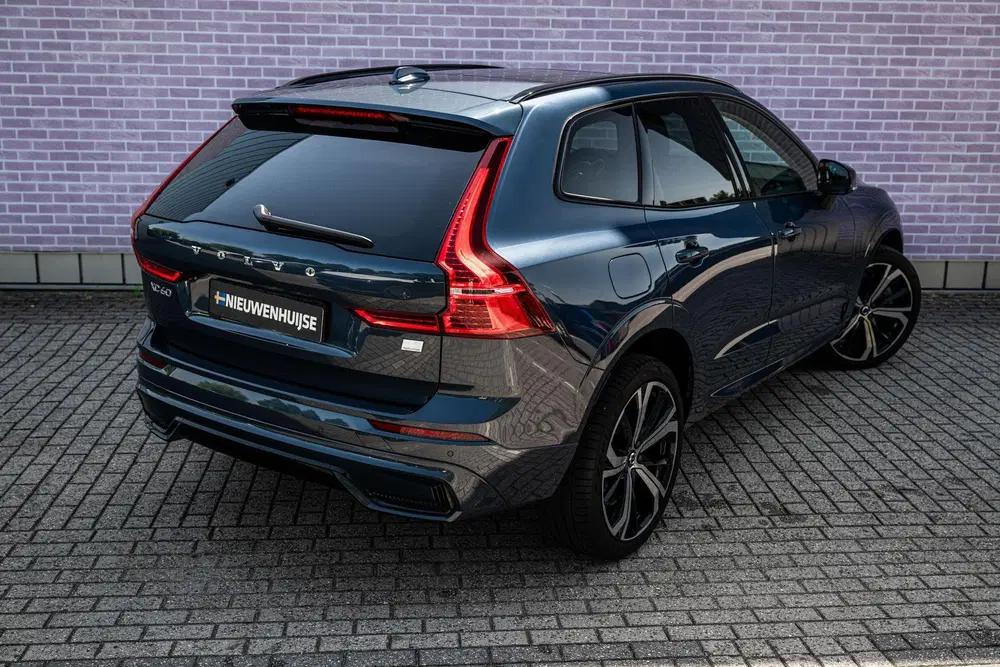 Volvo XC60 2.0 T6 Plug-in hybrid AWD Plus Dark uit 2022, foto 16