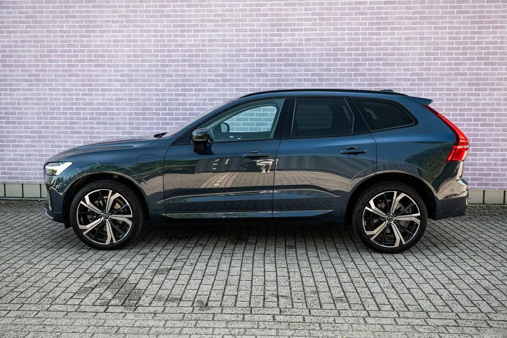 Volvo XC60 2.0 T6 Plug-in hybrid AWD Plus Dark uit 2022, foto 4