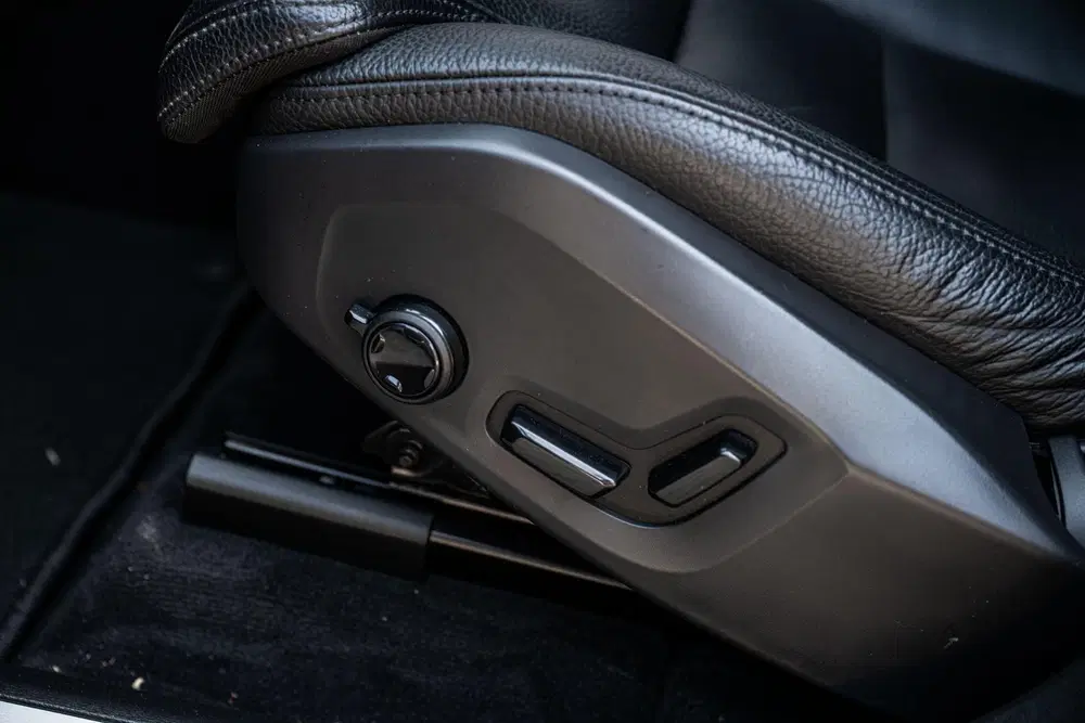 Volvo XC60 2.0 T6 Plug-in hybrid AWD Plus Dark uit 2022, foto 7