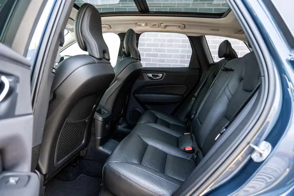 Volvo XC60 2.0 T6 Plug-in hybrid AWD Plus Dark uit 2022, foto 8
