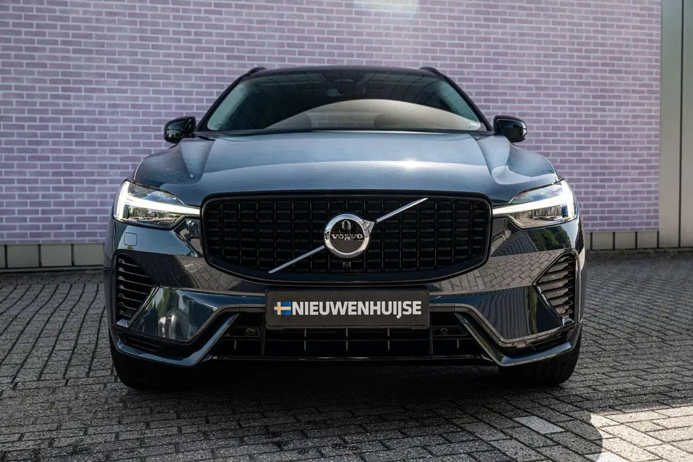 Volvo XC60 2.0 T6 Plug-in hybrid AWD Plus Dark uit 2022, foto 9