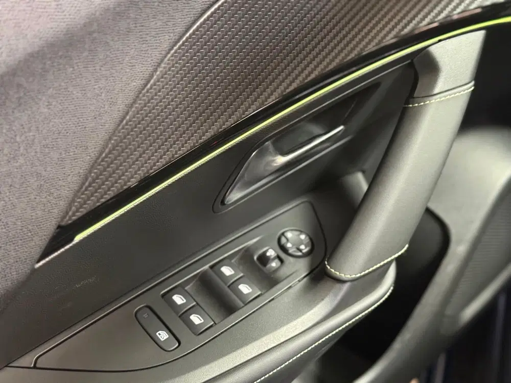 Peugeot 2008 1.2 PureTech 130 GT uit 2023, foto 11