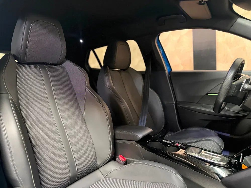 Peugeot 2008 1.2 PureTech 130 GT uit 2023, foto 9