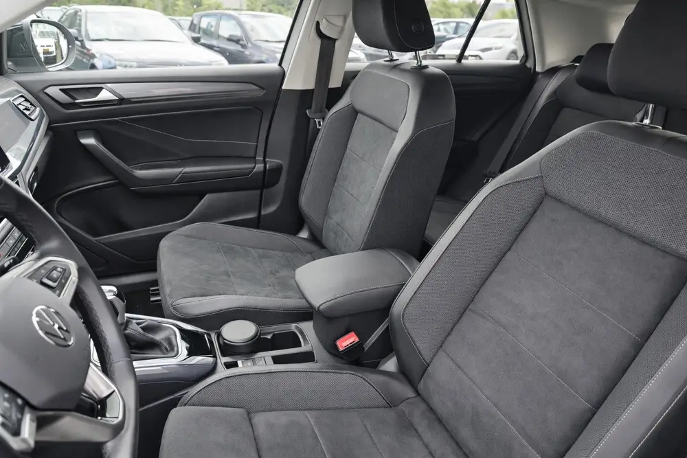 Volkswagen T-Roc 1.5 TSI Life | Automaat | IQ Light | ErgoAc uit 2024, foto 12