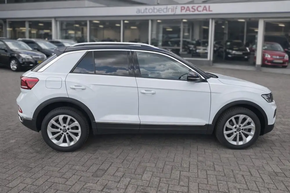 Volkswagen T-Roc 1.5 TSI Life | Automaat | IQ Light | ErgoAc uit 2024, foto 2