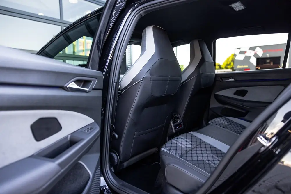 Volkswagen Golf 1.5 eTSI 3 x R-Line, HUD, Trekhaak, H&K, Stu uit 2021, foto 11