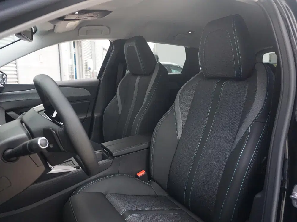 Peugeot 308 1.6 Plug-in Hybrid 180 Allure Avantage uit 2025, foto 11