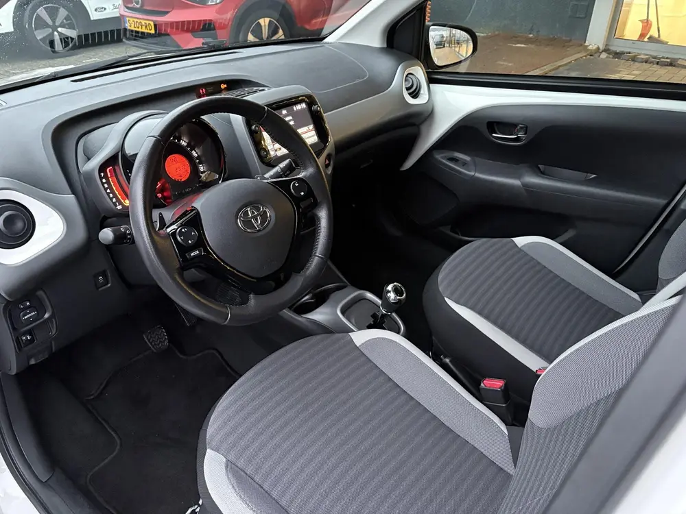 Toyota Aygo 1.0 VVT-i x-play uit 2019, foto 15