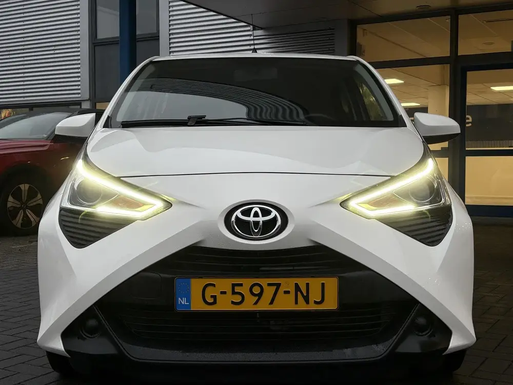 Toyota Aygo 1.0 VVT-i x-play uit 2019, foto 2