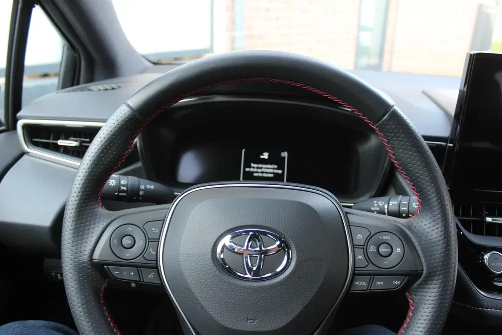 Toyota Corolla Hybrid 140 GR Sport Bi Tone Navigatie uit 2024, foto 10