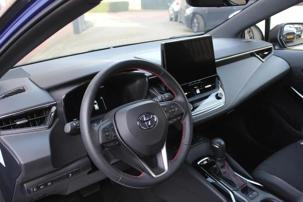 Toyota Corolla Hybrid 140 GR Sport Bi Tone Navigatie uit 2024, foto 5