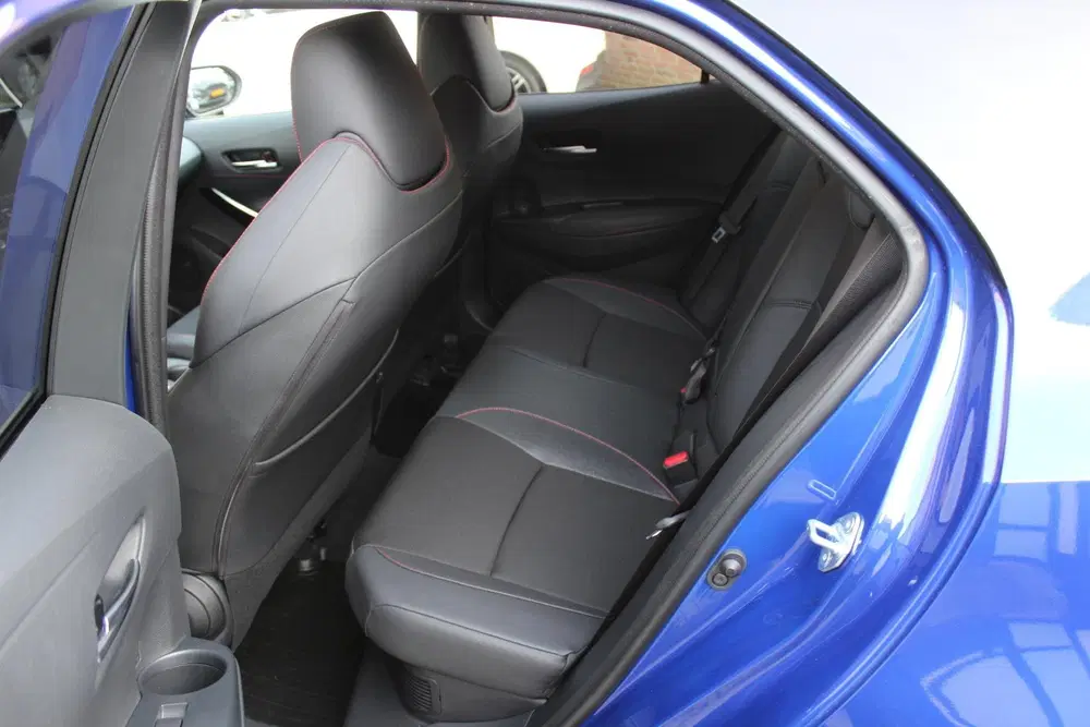 Toyota Corolla Hybrid 140 GR Sport Bi Tone Navigatie uit 2024, foto 9