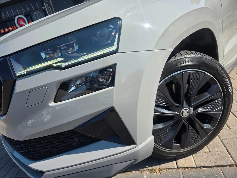 Skoda Karoq 1.5 TSI ACT Sportline Business uit 2022, foto 2