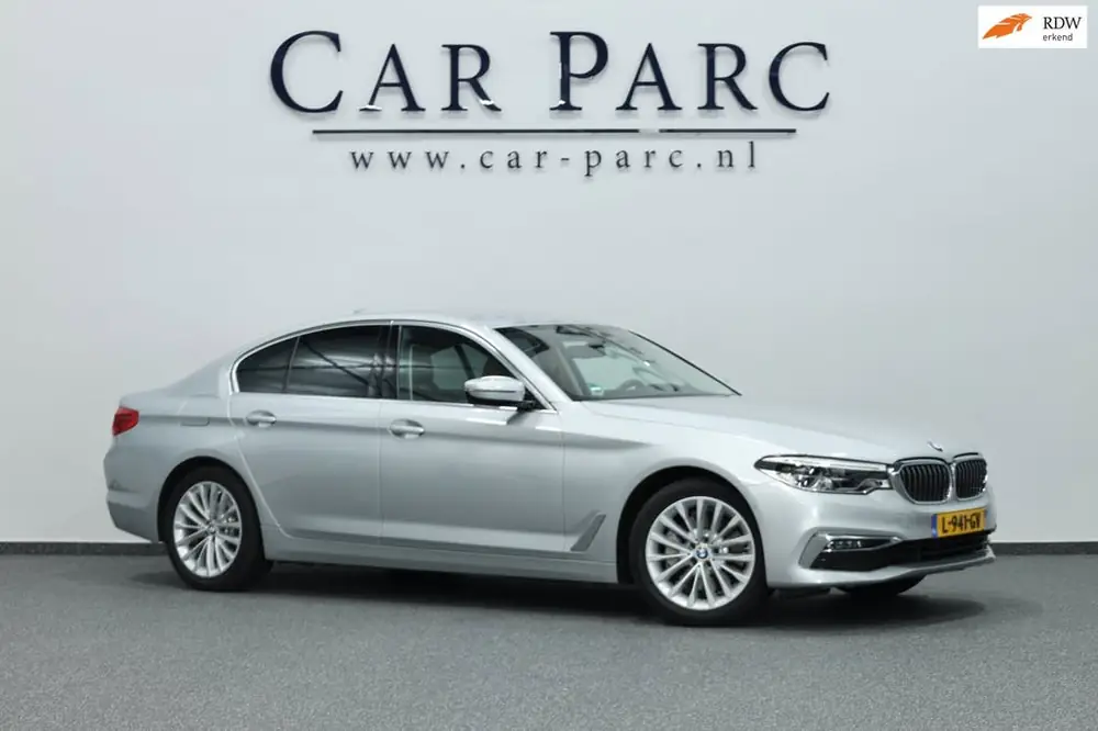 BMW 5-Serie 530e iPerformance High Executive LED/VIRTUAL/SFE uit 2019