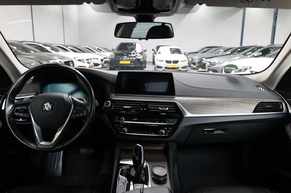 BMW 5-Serie 530e iPerformance High Executive LED/VIRTUAL/SFE uit 2019, foto 2