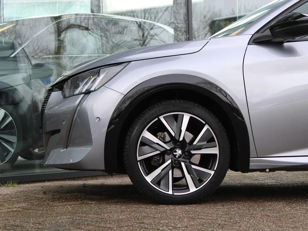 Peugeot 208 1.2 PureTech GT uit 2021, foto 12