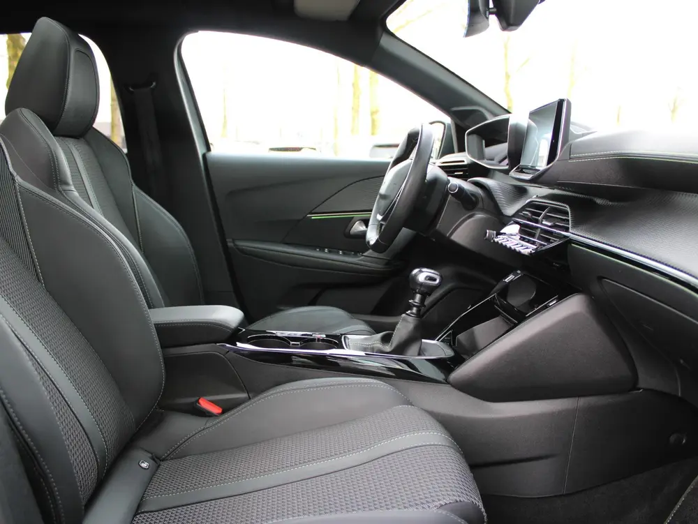 Peugeot 208 1.2 PureTech GT uit 2021, foto 7