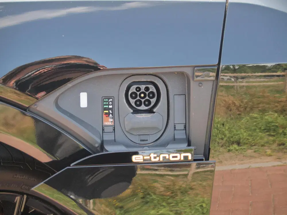 Audi e-tron e-tron 55 quattro 95 kWh uit 2019, foto 16