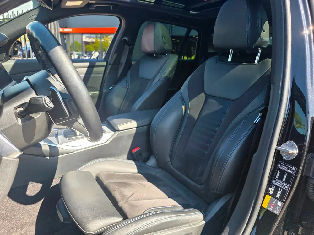 BMW 3-serie 330e High Executive uit 2022, foto 18