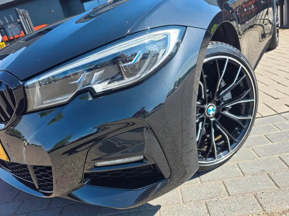 BMW 3-serie 330e High Executive uit 2022, foto 2