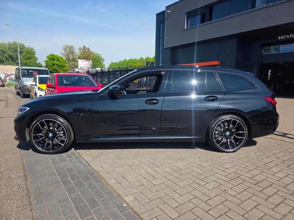 BMW 3-serie 330e High Executive uit 2022, foto 3