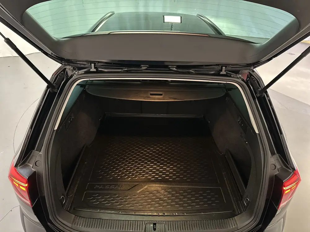 Volkswagen Passat Variant 1.5 TSI 150pk DSG Business Navigat uit 2020, foto 13