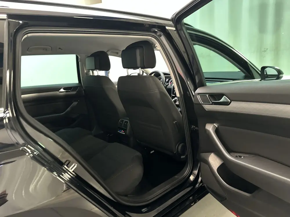 Volkswagen Passat Variant 1.5 TSI 150pk DSG Business Navigat uit 2020, foto 19