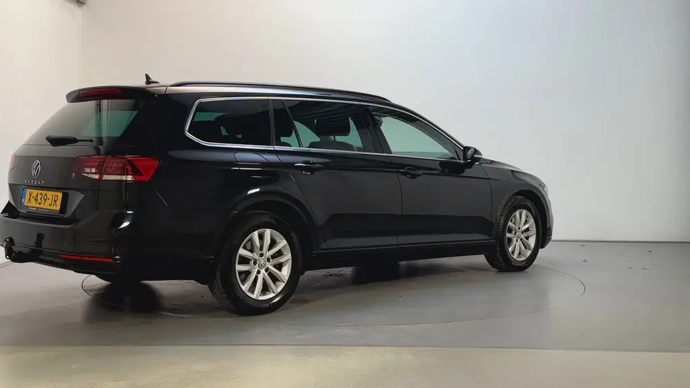 Volkswagen Passat Variant 1.5 TSI 150pk DSG Business Navigat uit 2020, foto 3