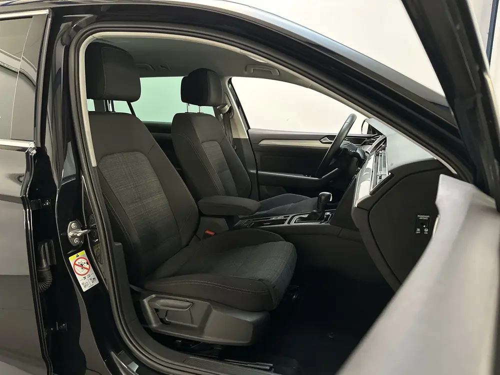 Volkswagen Passat Variant 1.5 TSI 150pk DSG Business Navigat uit 2020, foto 5