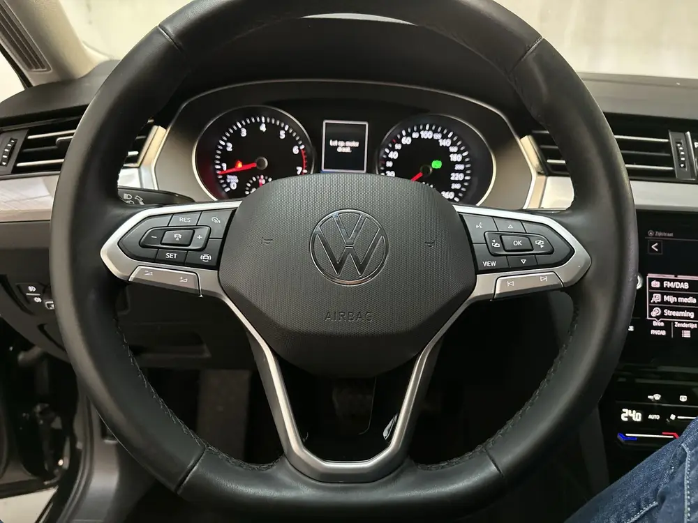 Volkswagen Passat Variant 1.5 TSI 150pk DSG Business Navigat uit 2020, foto 7