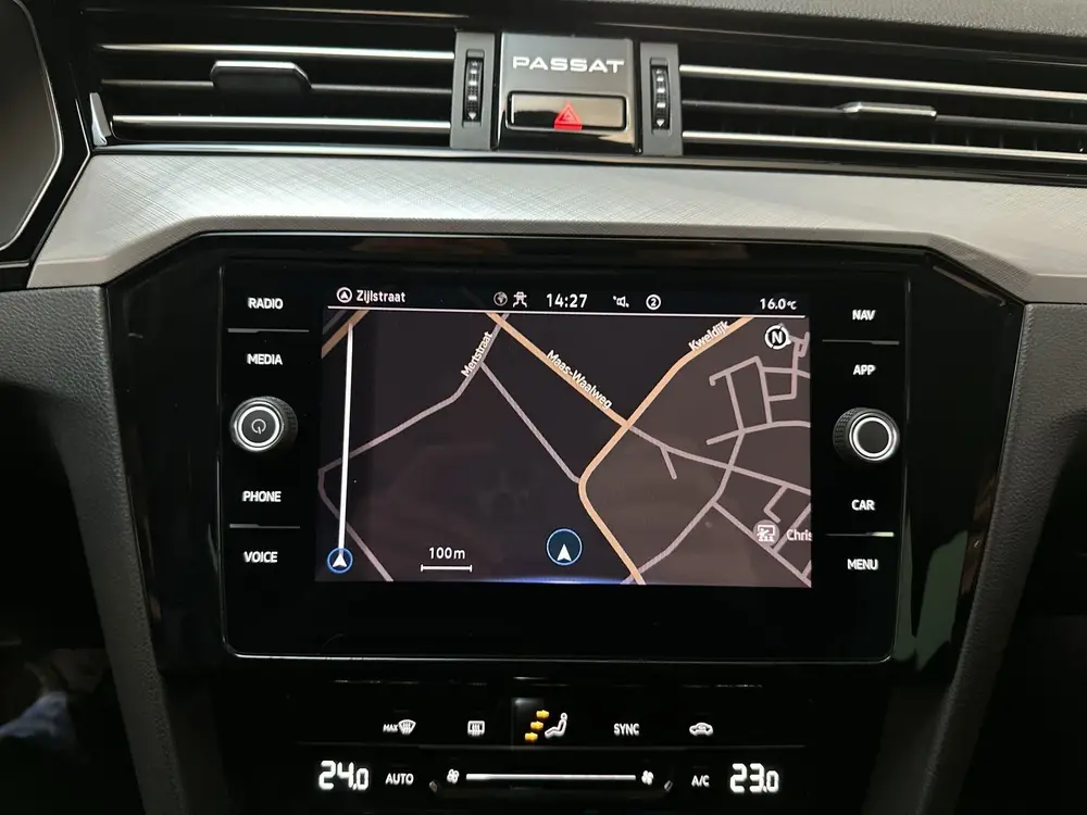 Volkswagen Passat Variant 1.5 TSI 150pk DSG Business Navigat uit 2020, foto 9