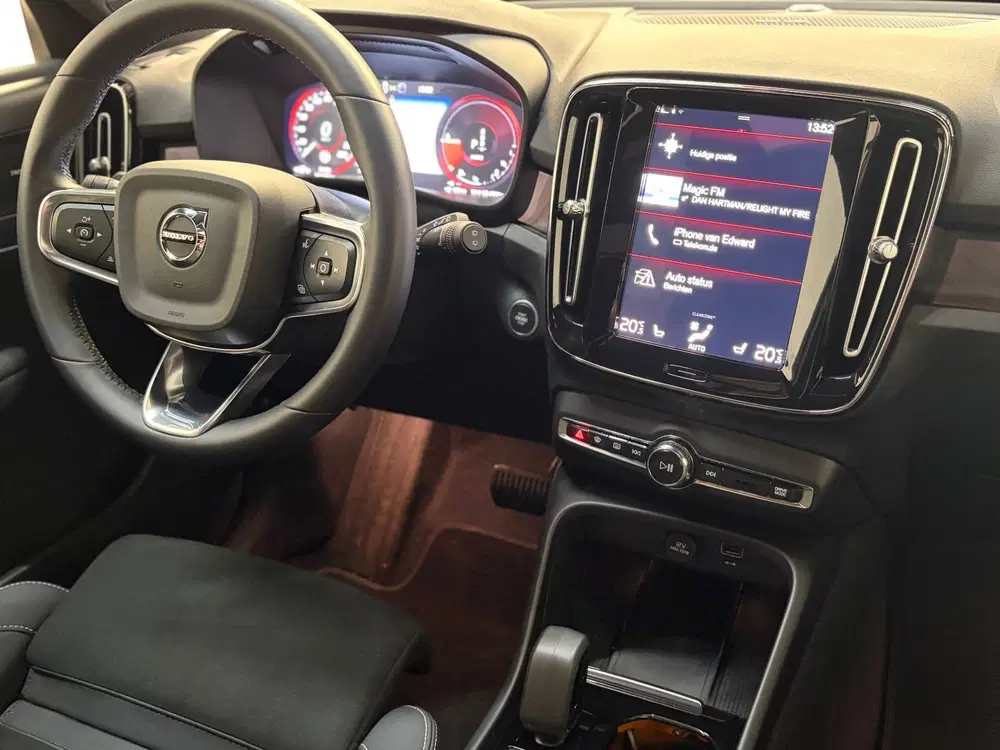 Volvo XC40 1.5 T4 Plug-in hybrid Ultimate Dark Panora uit 2023, foto 14