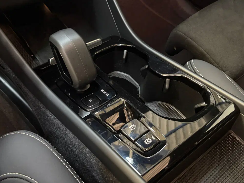 Volvo XC40 1.5 T4 Plug-in hybrid Ultimate Dark Panora uit 2023, foto 18