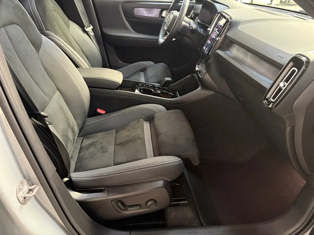 Volvo XC40 1.5 T4 Plug-in hybrid Ultimate Dark Panora uit 2023, foto 19