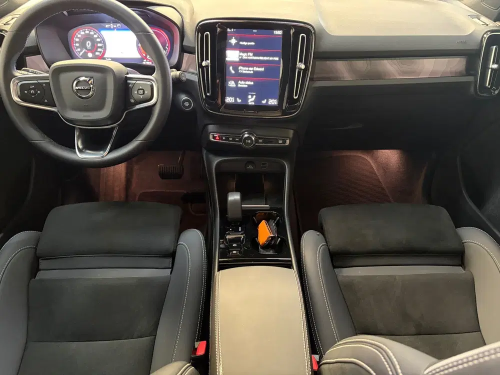 Volvo XC40 1.5 T4 Plug-in hybrid Ultimate Dark Panora uit 2023, foto 7
