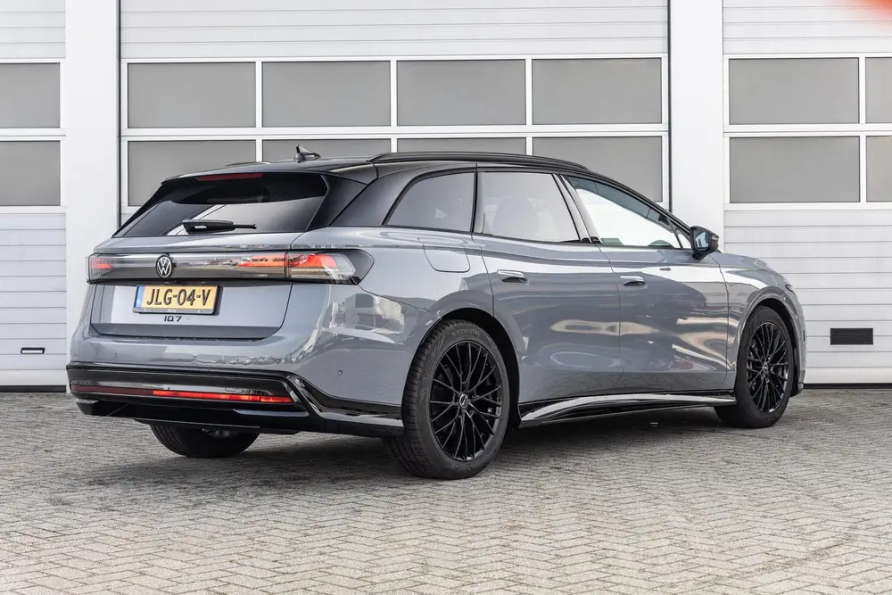 Volkswagen ID.7 Tourer 286pk Limited Edition 77 kWh | 20" Ve uit 2025, foto 2