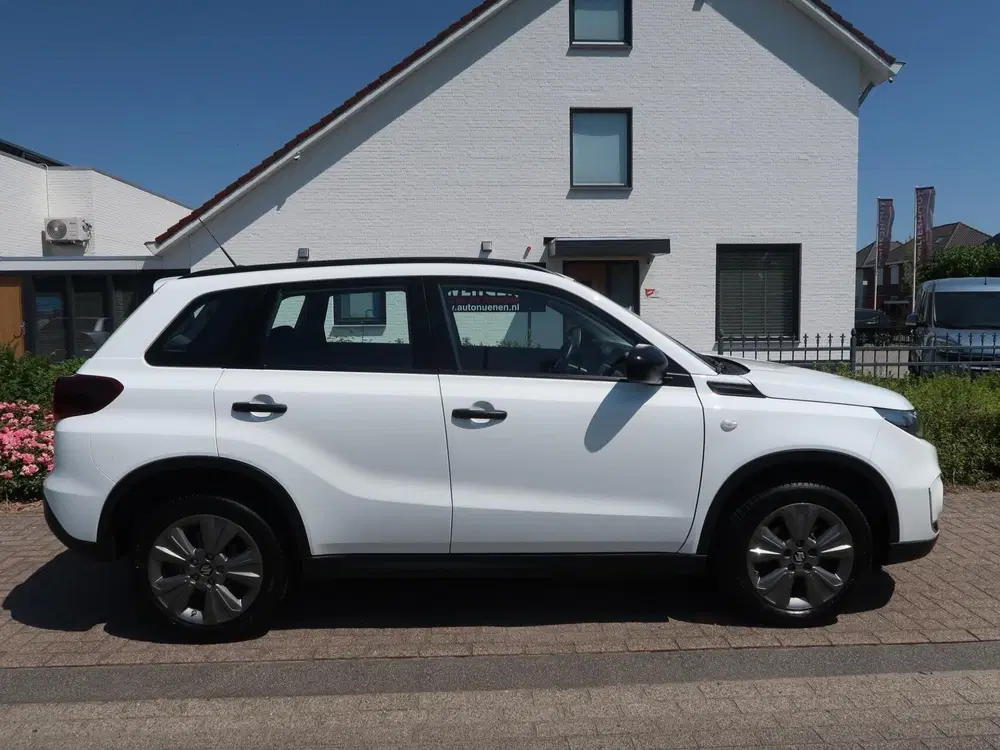 Suzuki Vitara 1.4 Boosterjet Smart Hybrid ADAPTIVE CRUIS uit 2024, foto 5