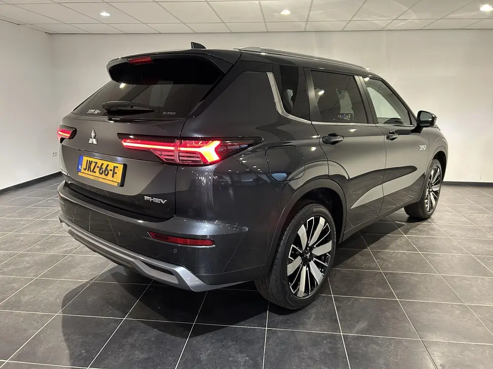Mitsubishi Outlander 2.4 PHEV First Edition uit 2025, foto 2