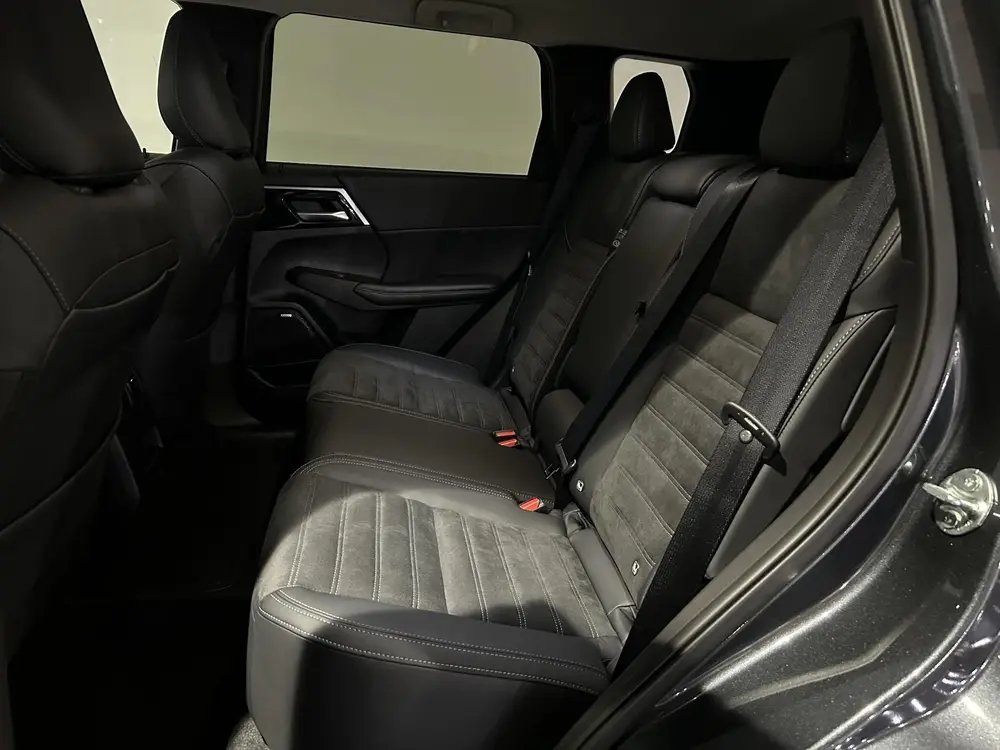 Mitsubishi Outlander 2.4 PHEV First Edition uit 2025, foto 7