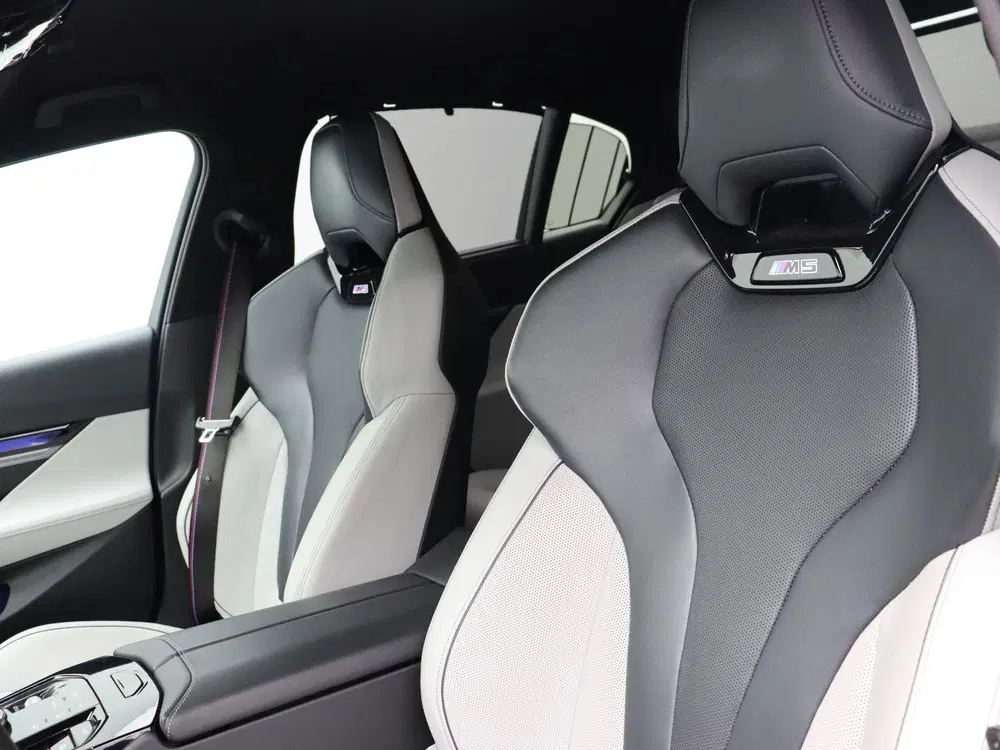 BMW M5 Sedan Comfort Pack uit 2024, foto 14