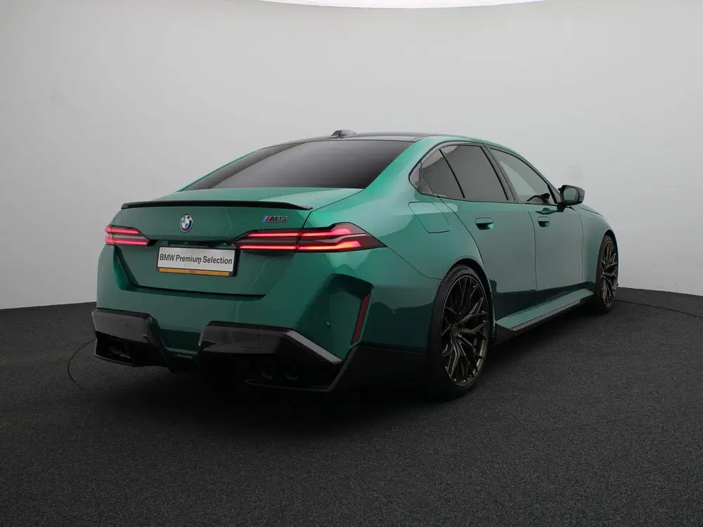 BMW M5 Sedan Comfort Pack uit 2024, foto 2