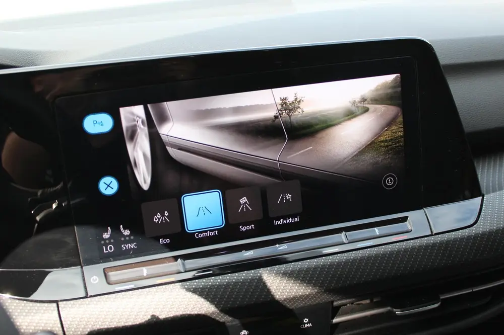 Volkswagen Golf 1.5 eTSI 3x R-Line | Panoramadak | Camera | uit 2022, foto 13