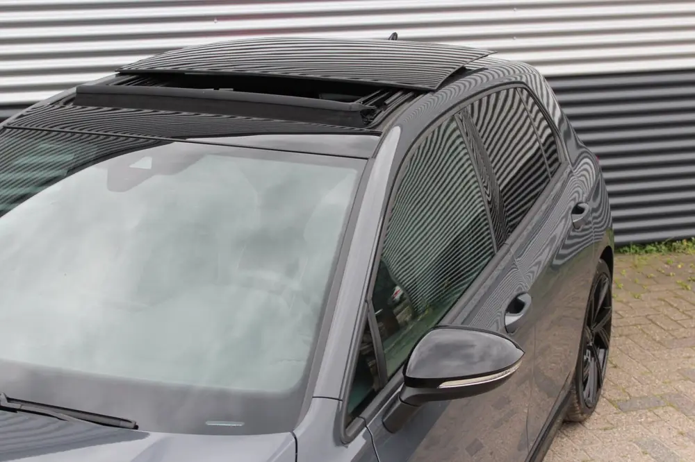 Volkswagen Golf 1.5 eTSI 3x R-Line | Panoramadak | Camera | uit 2022, foto 19