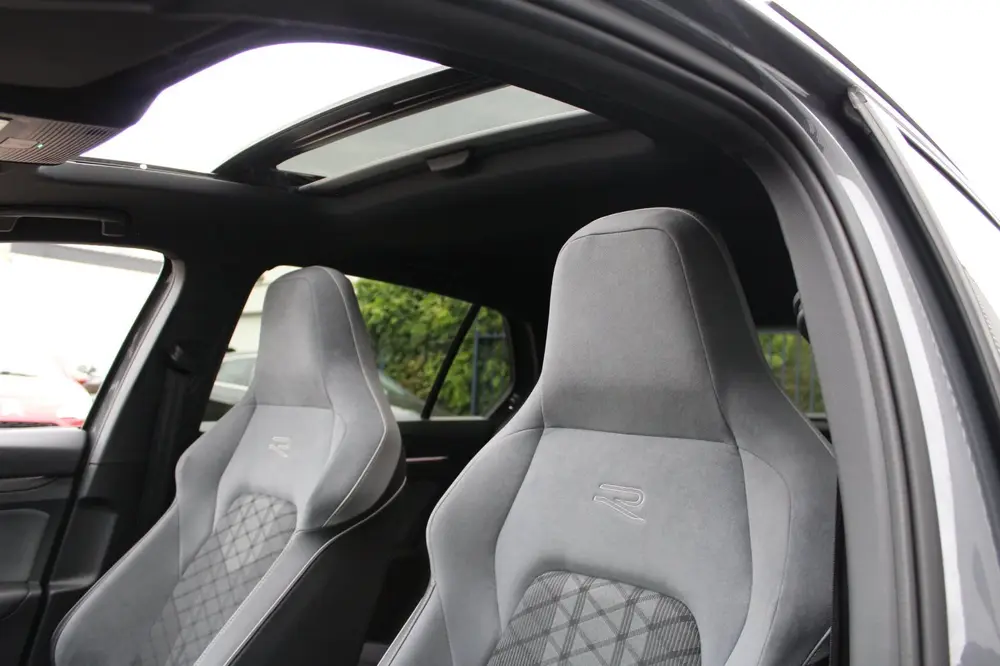 Volkswagen Golf 1.5 eTSI 3x R-Line | Panoramadak | Camera | uit 2022, foto 8