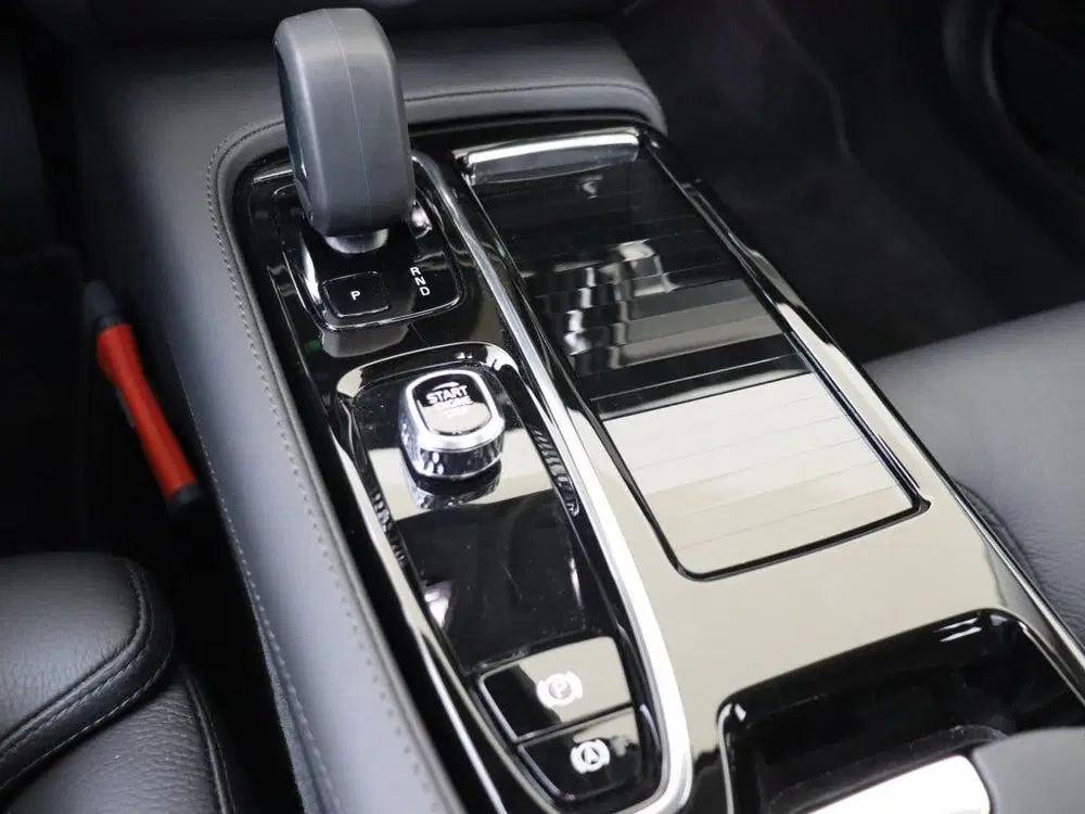 Volvo V90 T6 Ultimate Dark uit 2024, foto 19