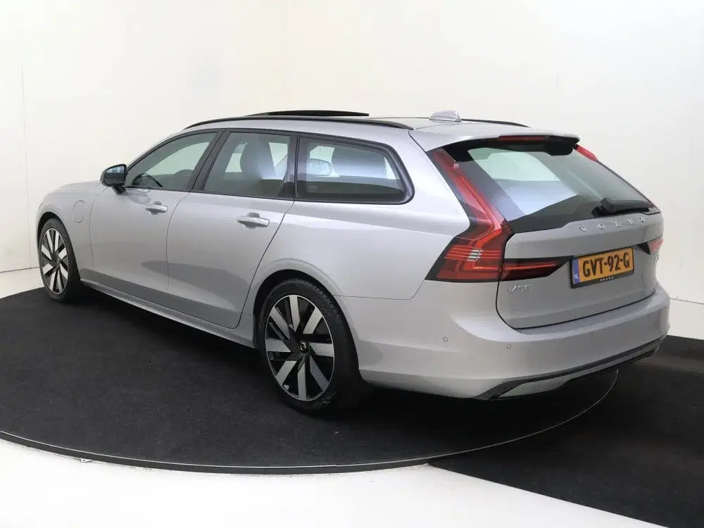 Volvo V90 T6 Ultimate Dark uit 2024, foto 4